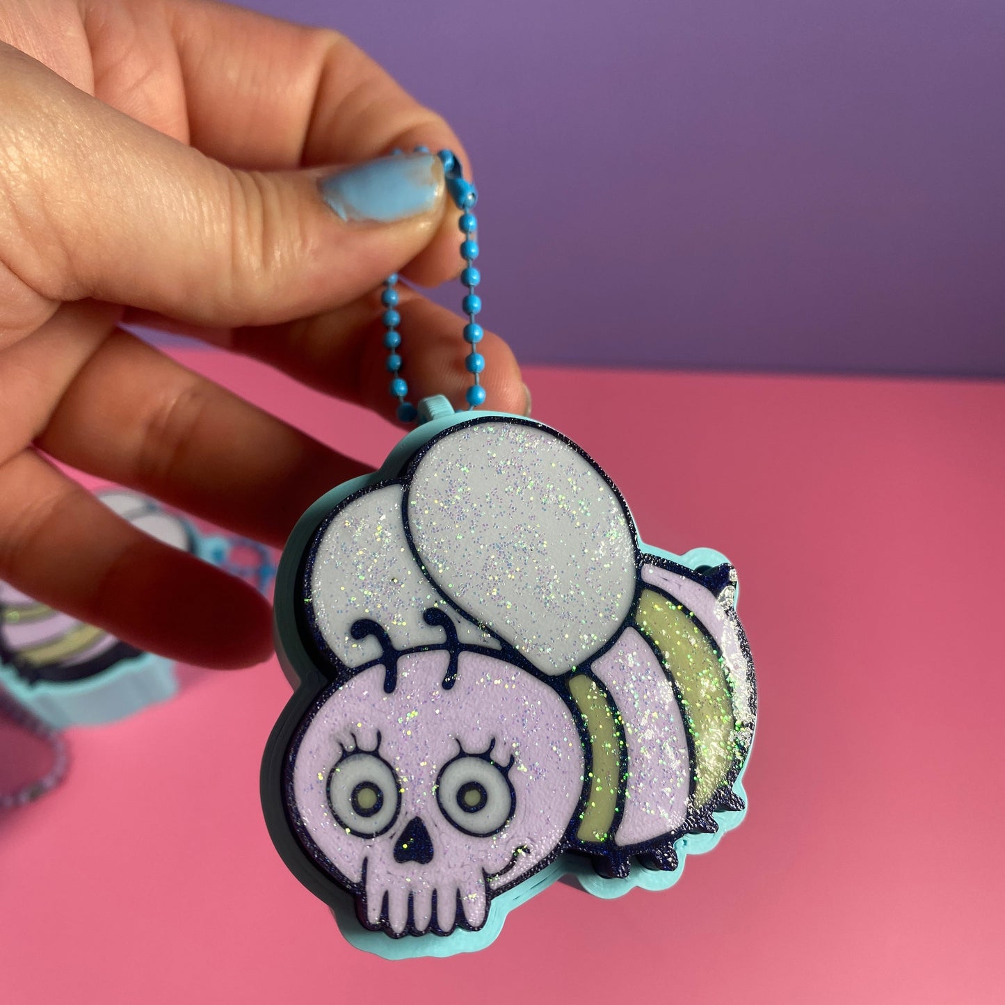 Bee-Skull Flicker Fidget Keychain – Original Artwork Edition JUMBO