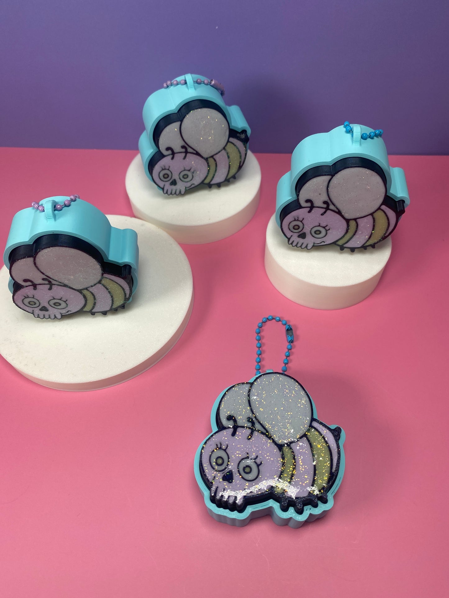 Bee-Skull Flicker Fidget Keychain – Original Artwork Edition JUMBO